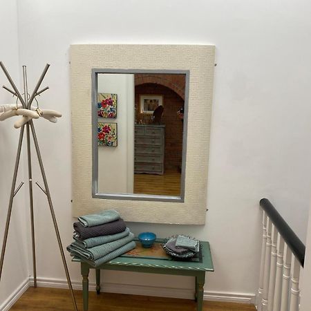 True Colours Apartment In Central Location Bangor  Bagian luar foto