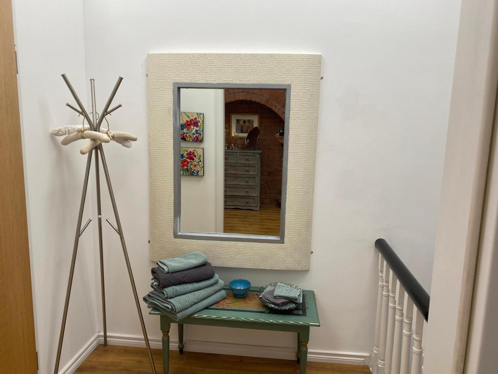 True Colours Apartment In Central Location Bangor  Bagian luar foto