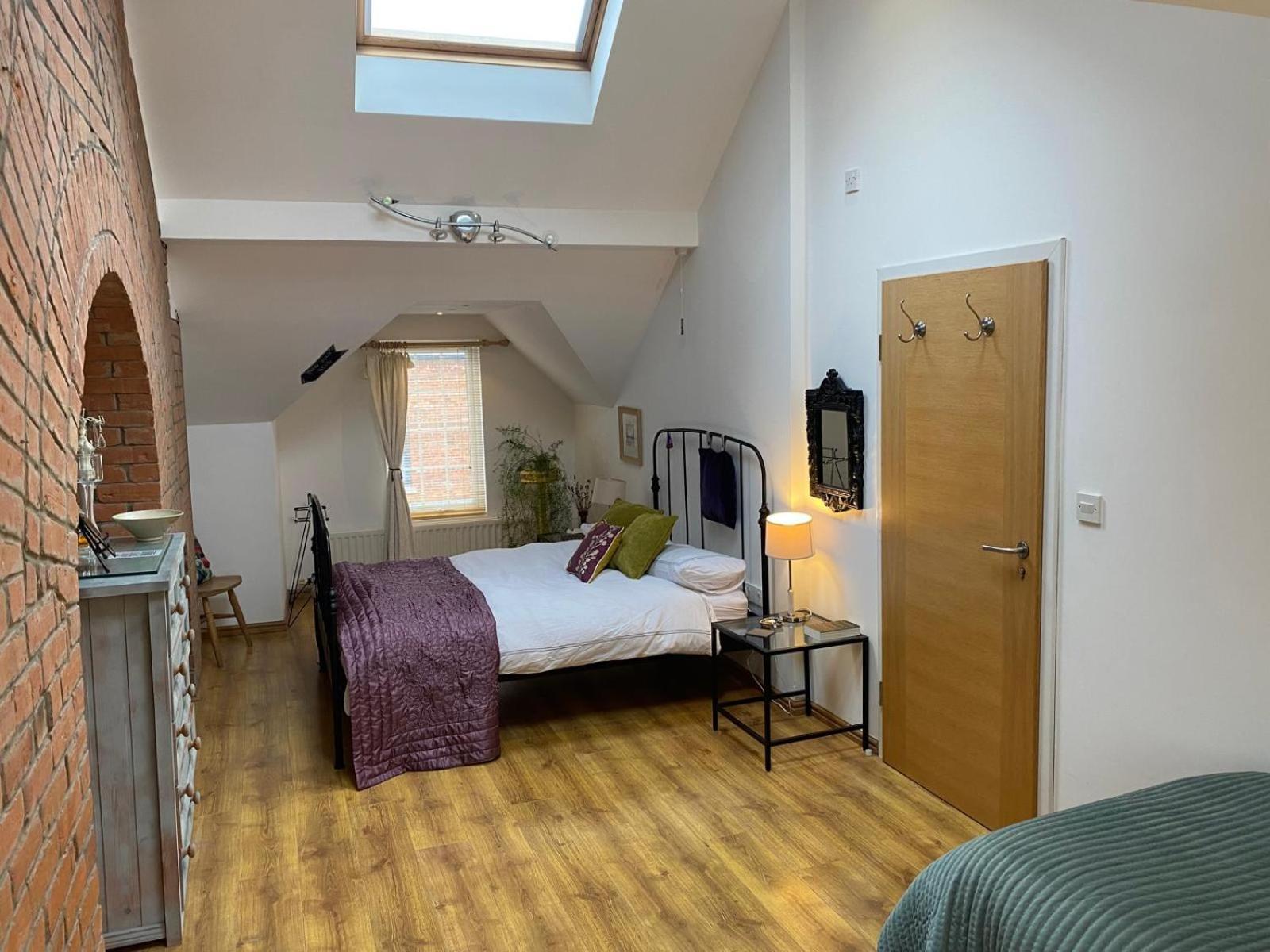 True Colours Apartment In Central Location Bangor  Bagian luar foto